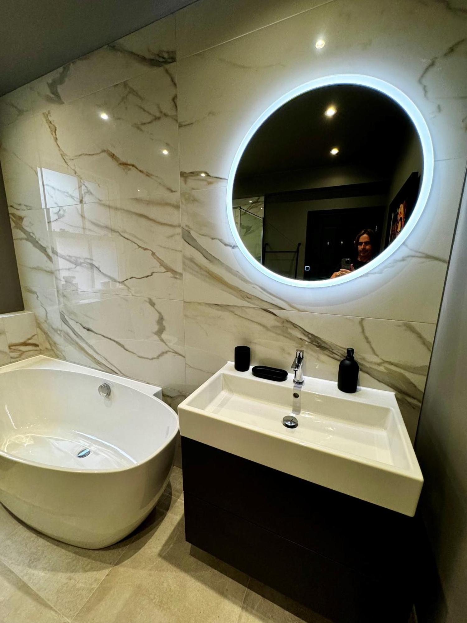 Апартаменты Romeo'S Arch High End Luxury In Centre Of Stratford With Parking Экстерьер фото