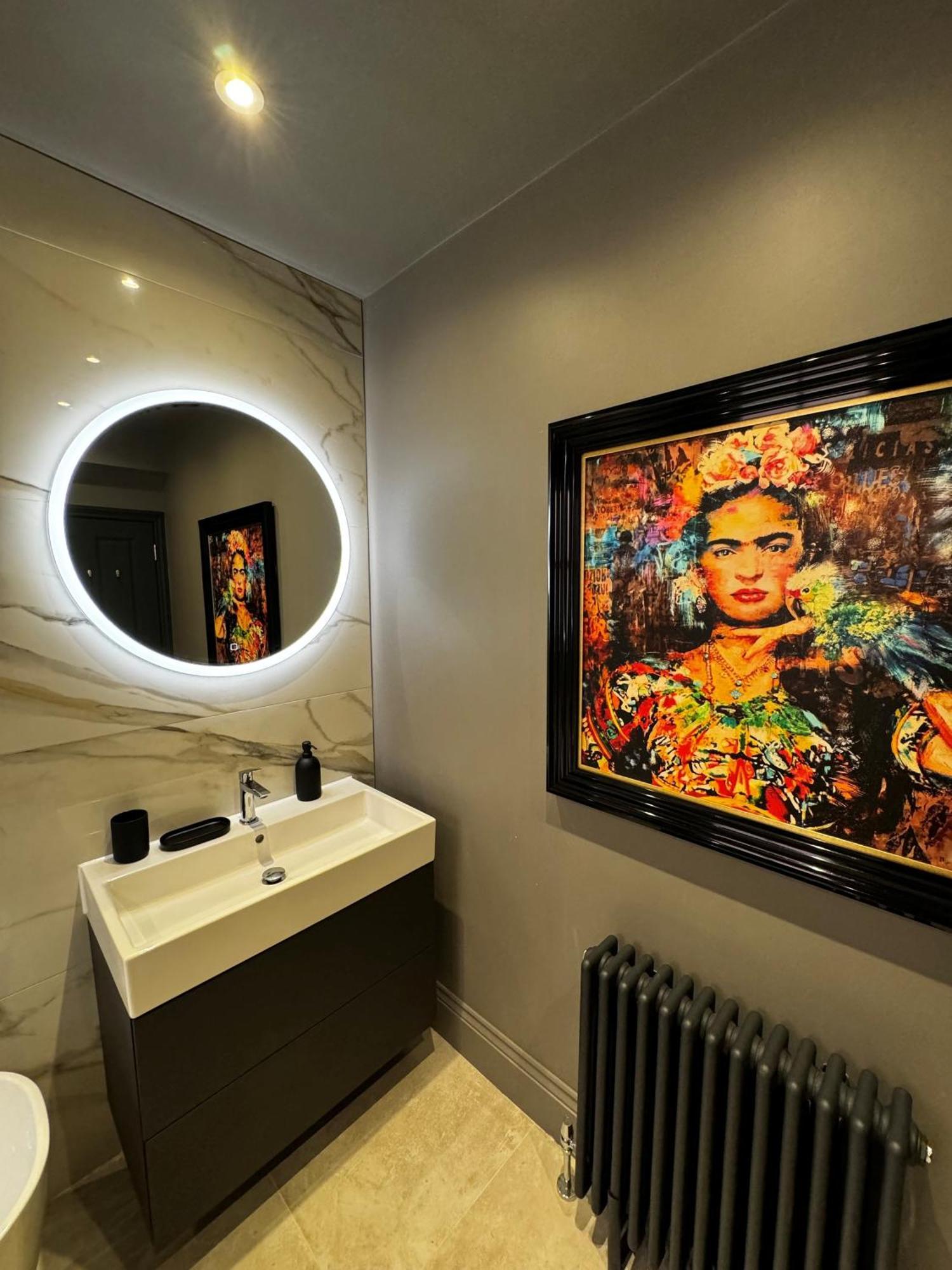 Апартаменты Romeo'S Arch High End Luxury In Centre Of Stratford With Parking Экстерьер фото